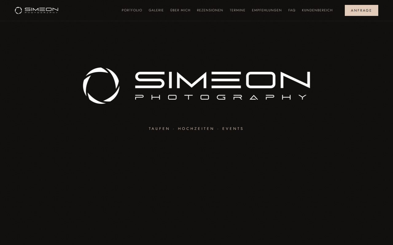 Startseite von Simeon Photography: Logo auf schwarzem Grund